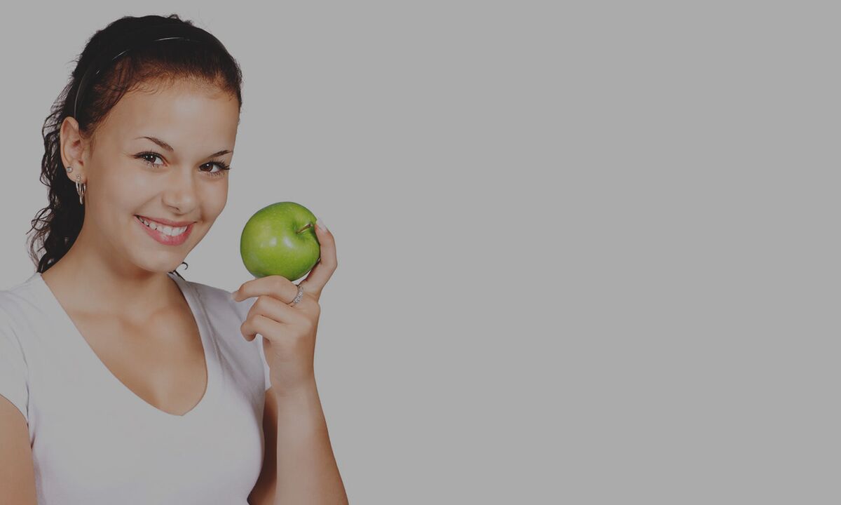 Priporočljivo je, da med ajdovo dieto pojeste jabolko, da zadušite občutek lakote