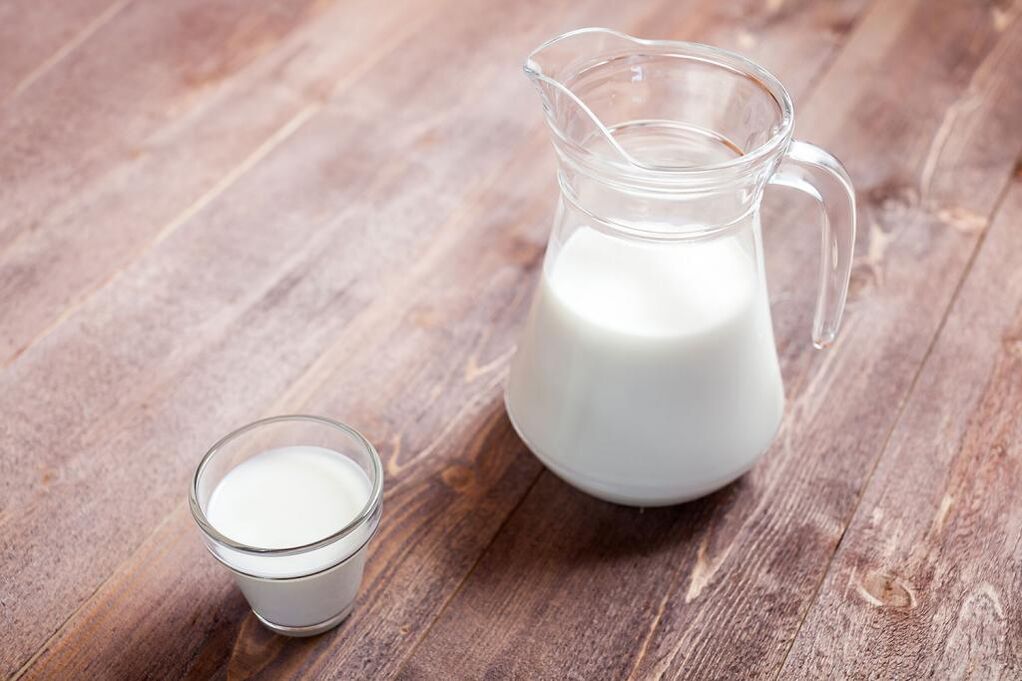 Dietni meni za želodčne razjede vključuje mleko z nizko vsebnostjo maščob